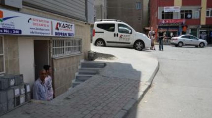 Bebeği Kaldırımda Bırakan Aileye Tepki