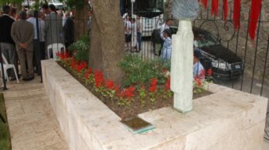 İzmit'te Ese Dede T&uuml;rbesi Yenilendi