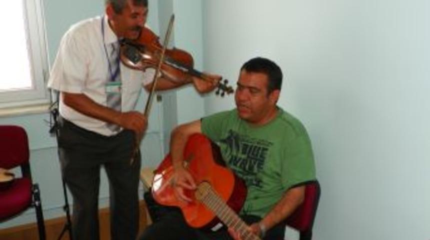 Ruh Sağlığı Bozulanlar M&uuml;zik Eşliğinde Tedavi Ediliyor