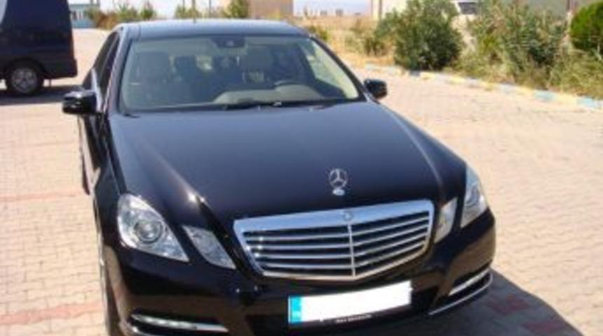 İzmir'i G&ouml;le &Ccedil;eviren Yağmur, Kocaoğlu&rsquo;nun 650 Bin Liralık Makam Aracını Bozdu