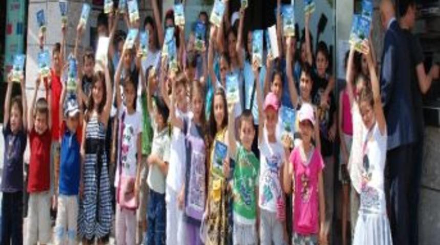 K&uuml;tahyalı &Ccedil;ocukların Karne Hediyesi İş Bankası'ndan