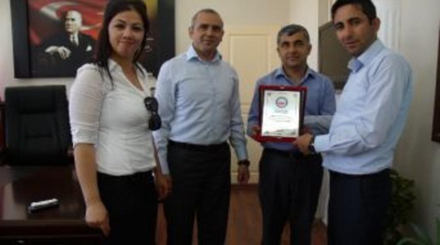 Darge&ccedil;it Kaymakamından İş Adamına Teşekk&uuml;r Plaketi