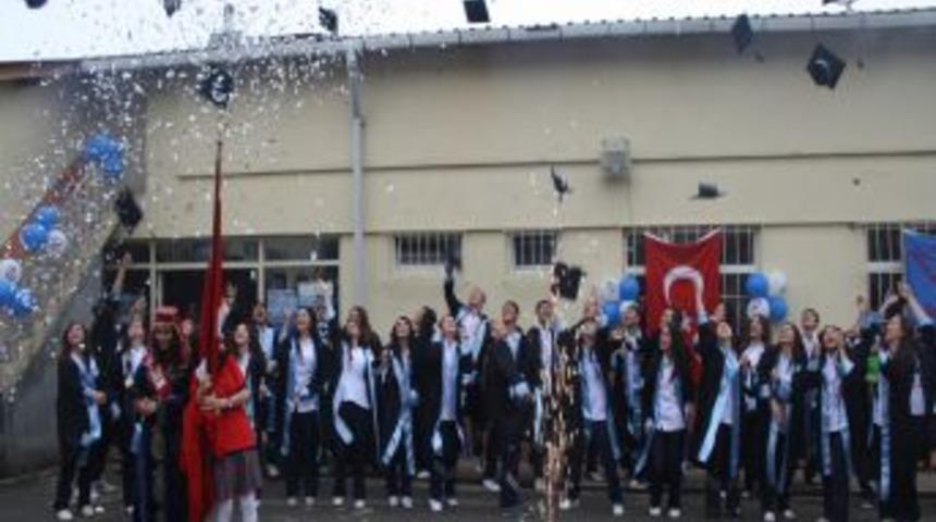 Vakfıkebir &Ouml;mer Nakkaş SML&rsquo;de Mezuniyet Coşkusu