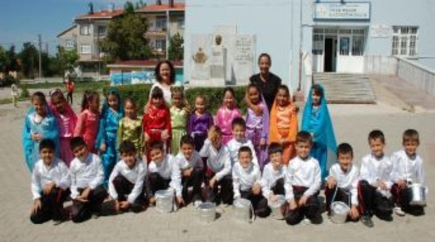 İrfan Macar İlk&ouml;ğretim Okulu &Ouml;ğrencileri Bahar Şenliği Kapsamında Velilerine G&ouml;steriler Sundu