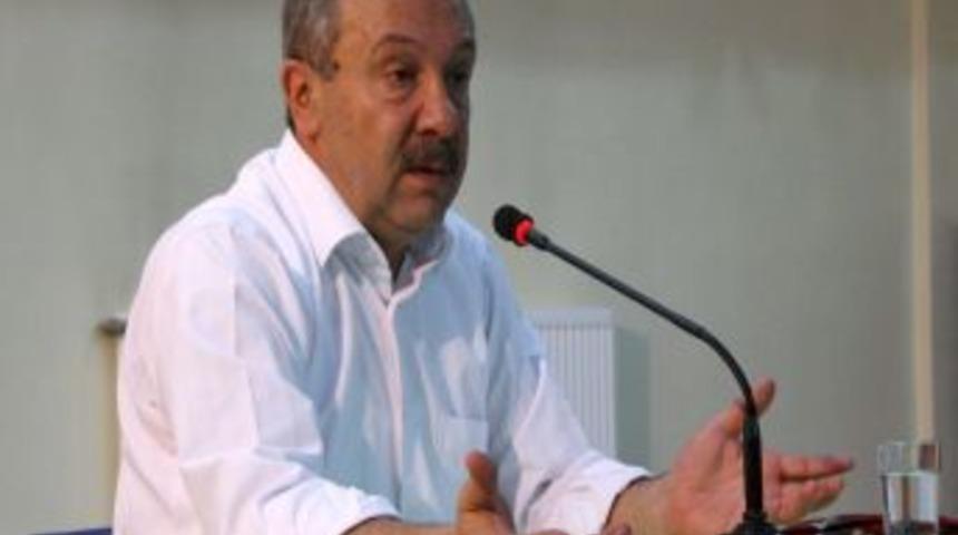 Prof. Dr. &Ccedil;elik: Yery&uuml;z&uuml;nde Dedesinin Mezar Taşını Okuyamayan Tek Millet Biziz