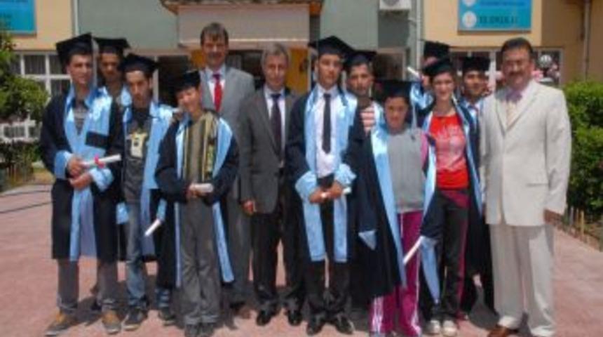 Engelli &Ouml;ğrenciler Mezuniyet Sevinci Yaşadı