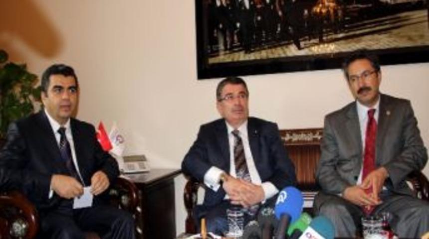 Bakan Şahin, Ordu Valisi D&uuml;zg&uuml;n&rsquo;&uuml; Ziyaret Etti
