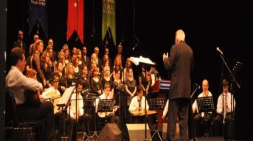 G&ouml;n&uuml;ll&uuml; M&uuml;zisyenlerden Konser