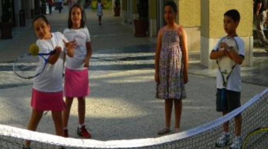 İlkbahar Tenis Turnuvası &Ouml;d&uuml;lleri Sahiplerini Buldu