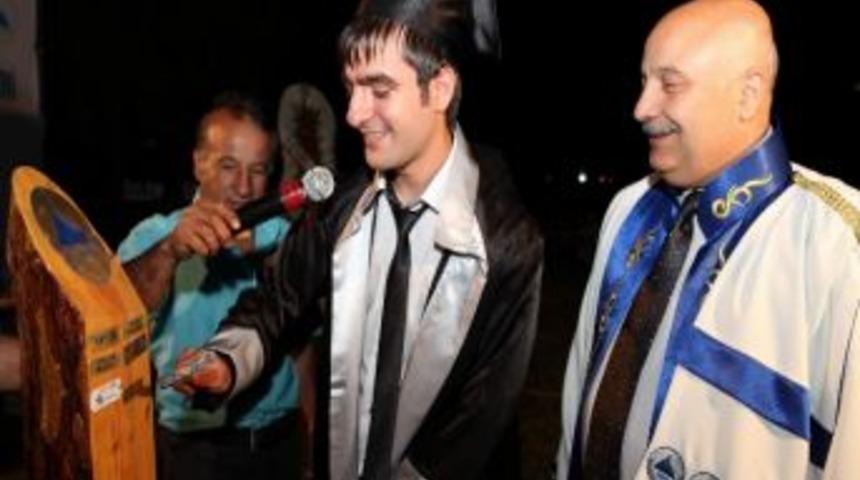 G&ouml;lbaşı Ve Besni Myo&rsquo;larda Mezuniyet Sevinci