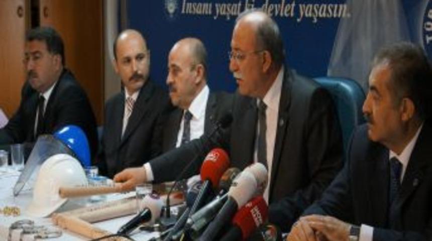 Eğitim &Ccedil;alışmalarını Darağa&ccedil;lı, Sopalı Protesto