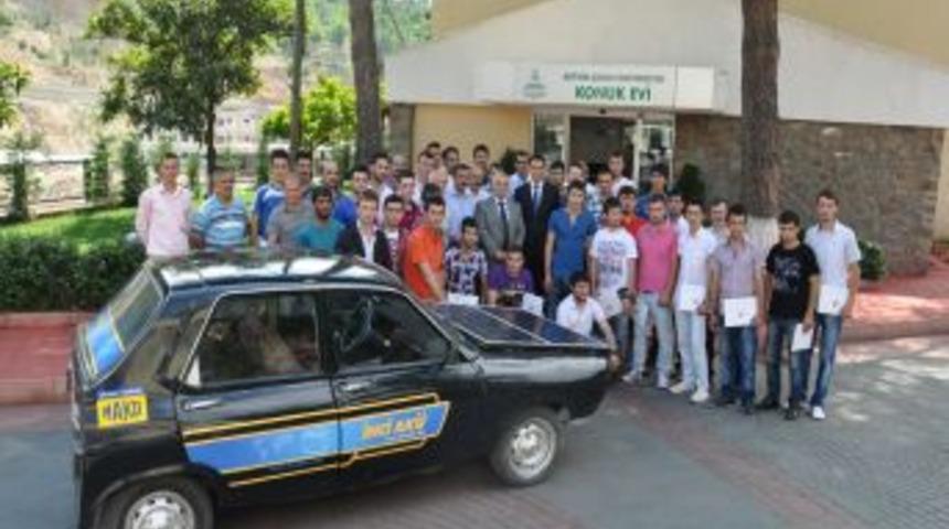 Artvin &Ccedil;oruh &Uuml;niversitesi Elektrikli Otomobilini Tanıttı