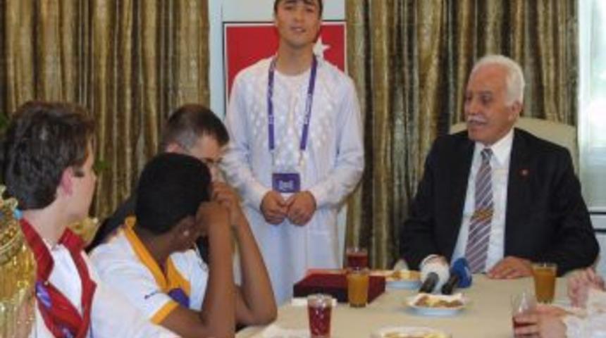 Olimpiyat &Ccedil;ocuklarından Saadet Partisi'ne Ziyaret