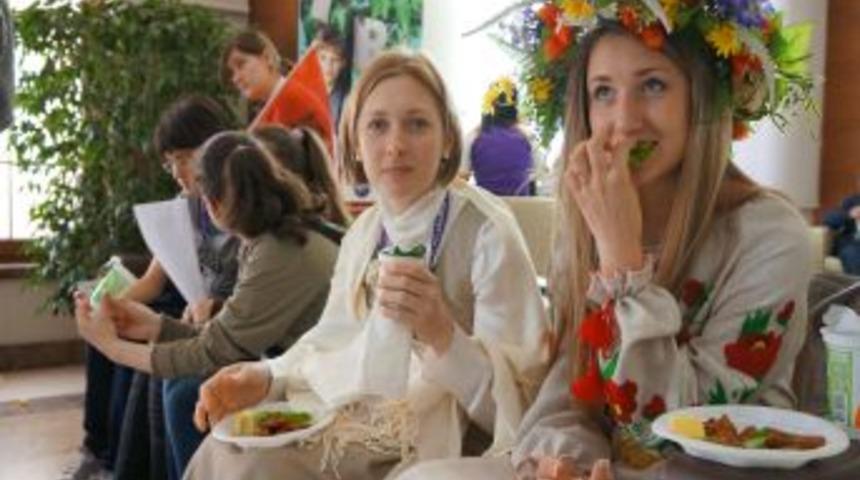 D&uuml;nya &Ccedil;ocuklarının &Ccedil;iğ K&ouml;fte Keyfi