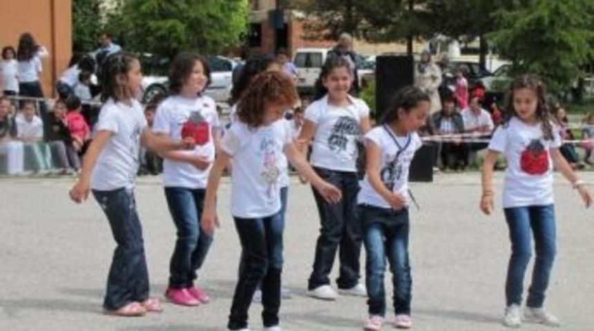 Hisarcık Atat&uuml;rk İlk&ouml;ğretim Okulunda Yılsonu Şenliği