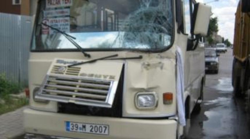 L&uuml;leburgaz'da Trafik Kazası:4 Yaralı