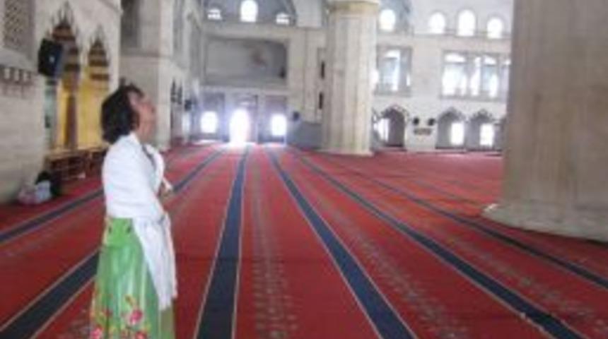 Meksikalı &Ouml;ğrenciler: Kocatepe Camii&rsquo;ne Hayran Kaldık