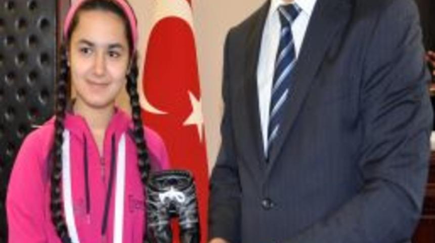 T&uuml;rk&ccedil;e Olimpiyatları I&ccedil;in Gelen &Ouml;ğrenciler Başsavcıyı Ziyaret Etti