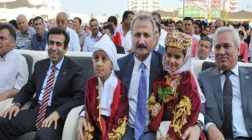 Bakan &Ccedil;ağlayan'dan Al&ccedil;ılı Kola Hatıra İmzası