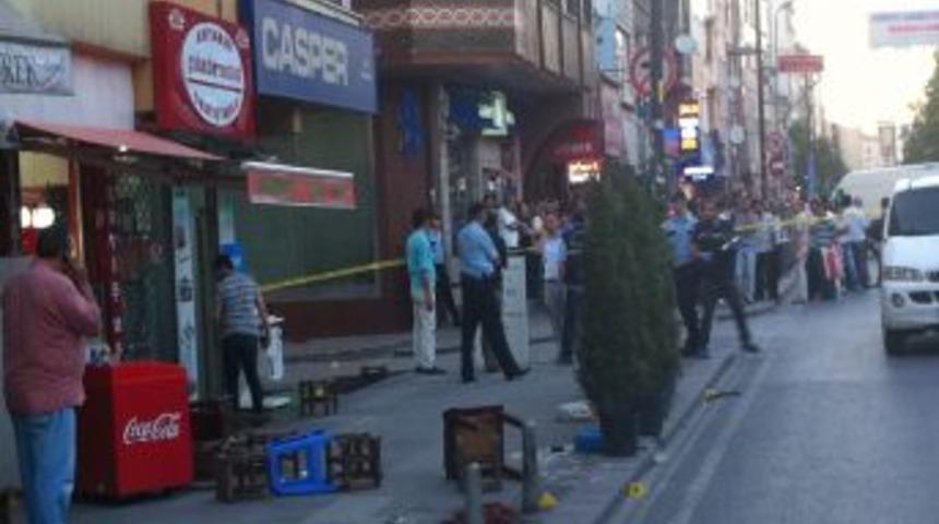 Bah&ccedil;elievler'de Silahlı Saldırı: 1 &Ouml;l&uuml;, 4 Yaralı