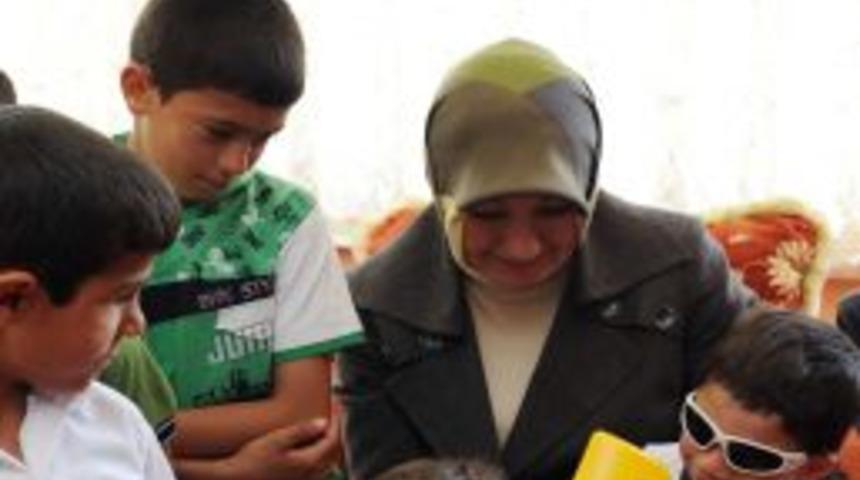 Hayr&uuml;nnisa G&uuml;l, Ağrı Sevgi Evleri'nde &Ccedil;ocuklarla Buluştu