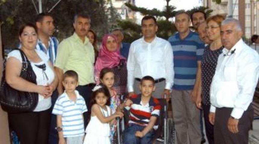 Atakan şimdi daha mutlu