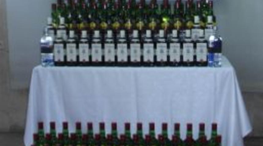 Adana'da 157 Şişe Ka&ccedil;ak İ&ccedil;ki Ele Ge&ccedil;irildi