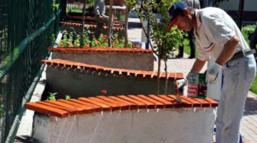 G&ouml;lbaşı Belediyesi Parkları Yeniliyor