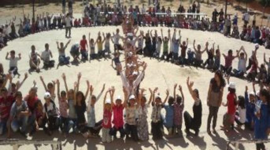 'beyaz Şapkalar' İle Barışa Doğru