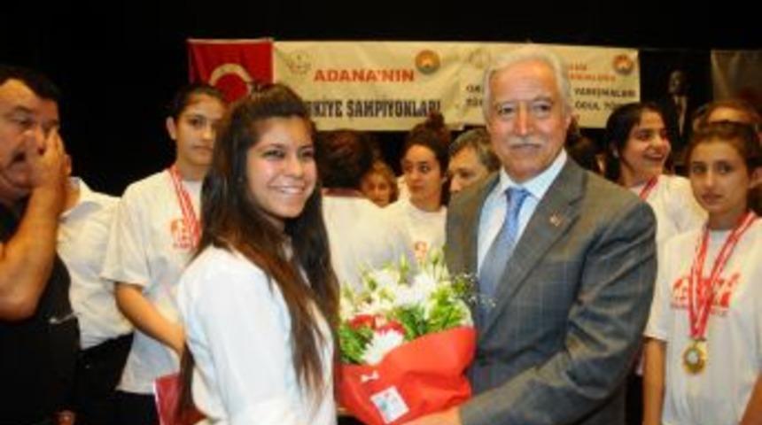 Adanalı sporcular &ouml;d&uuml;le doymuyor