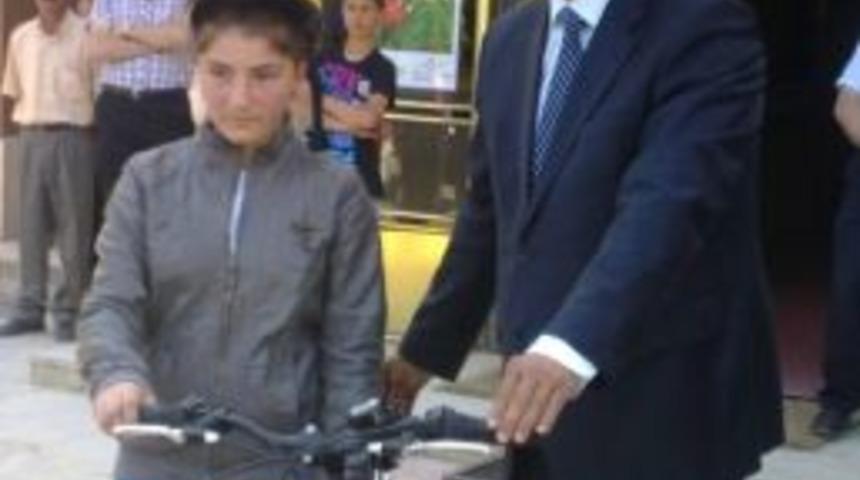 Sodes Projesi Kapsamında Başarılı Olan &Ouml;ğrenciler Bisikletle &Ouml;d&uuml;llendirildi