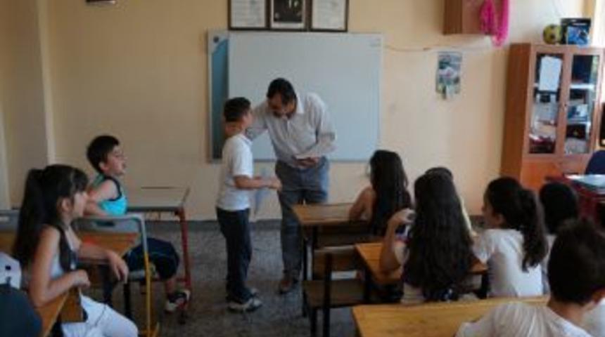 İlk Ve Orta &Ouml;ğretim &Ouml;ğrencileri, Karne Sevinci Yaşadı