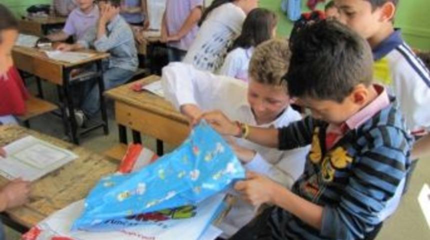 &Ouml;zel Mef Okulu &Ouml;ğrencileri Hisarcık&rsquo;taki Mektup Arkadaşlarına Hediye G&ouml;nderdiler