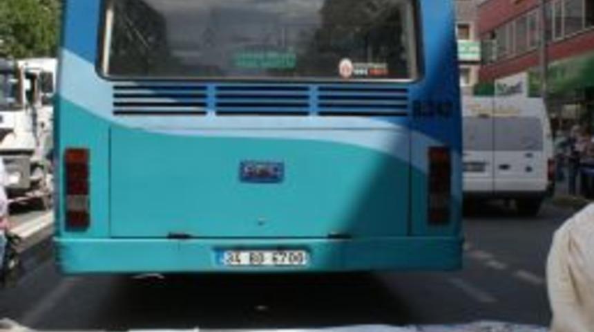 Karşıdan Karşıya Ge&ccedil;meye &Ccedil;alışırken, Otob&uuml;s&uuml;n Altında Kaldı