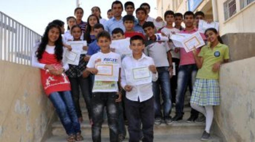 Midyatlı &Ouml;ğrencilerin Karne Sevinci