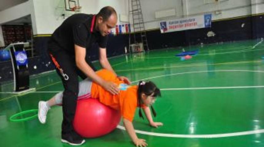 &Uuml;sk&uuml;dar Belediyesi 3. Geleneksel Engelliler Yaz Spor Okulu Başlıyor