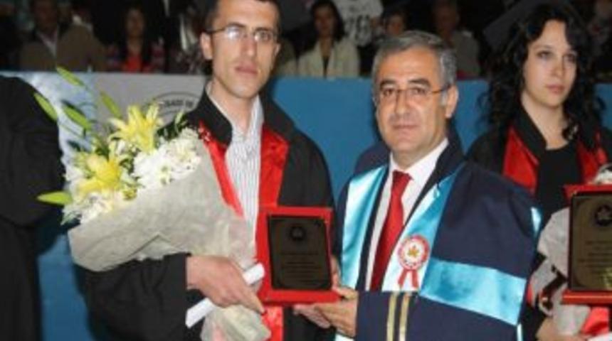 Er&uuml; İibf 30. D&ouml;nem Mezunlarını Verdi