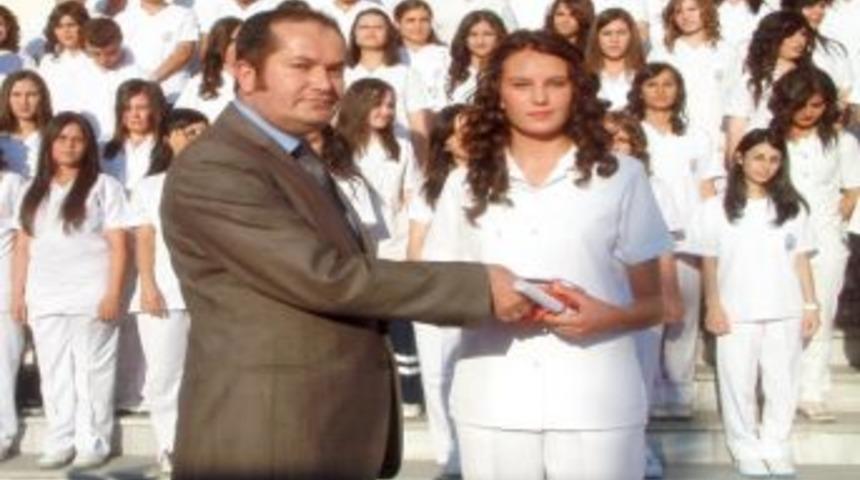 Burhaniye Atat&uuml;rk Sağlık&rsquo;ta Mezuniyet Coşkusu