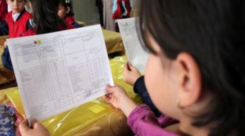 Kayserili &Ouml;ğrencilerin Karne Sevinci