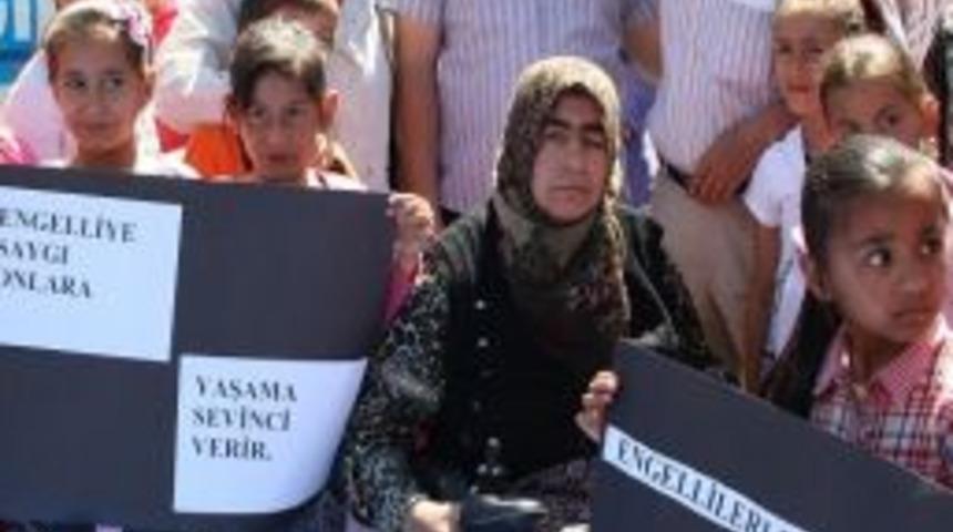 Karne G&uuml;n&uuml;nde &Ouml;ğrencilerden Anlamlı Hediye