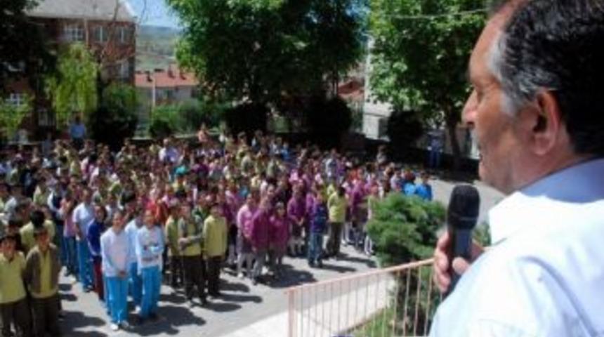 Boz&uuml;y&uuml;k&rsquo;te 12 Bin &Ouml;ğrenci Karne Aldı