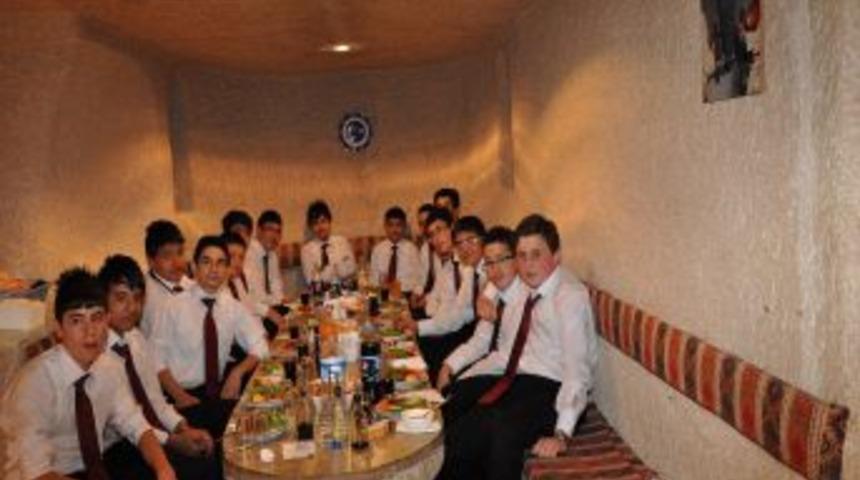 Lara Koleji Mezunlarını T&ouml;renle Uğurladı