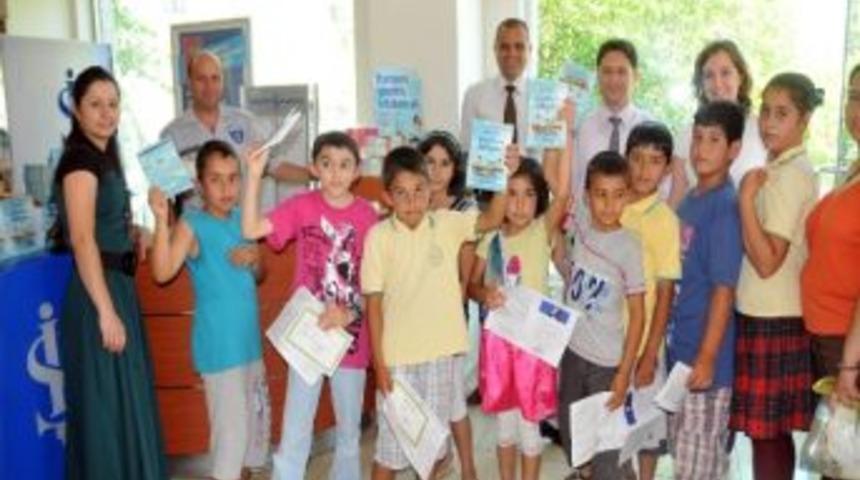 Karnesini G&ouml;steren, Kitabını Aldı