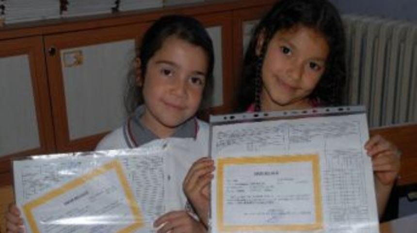 Burdur&rsquo;da 44 Bin 34 &Ouml;ğrenci Karne Aldı