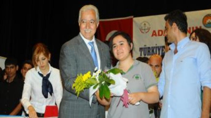 Liseli Tiyatroculara &Ouml;d&uuml;l