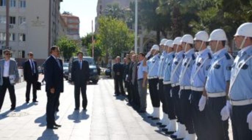 Bakan Eroğlu Manisa Valisi Daş&ouml;z'&uuml; Ziyaret Etti