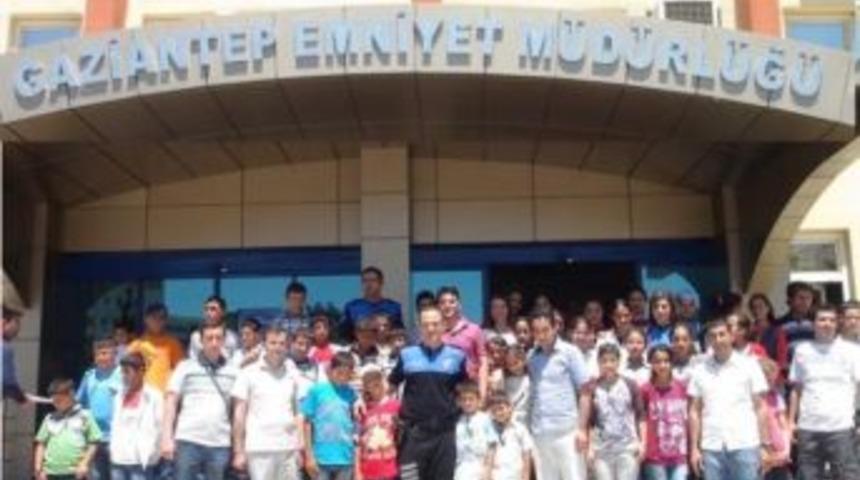 Polislerden &Ouml;ğrencilere Sıcak İlgi
