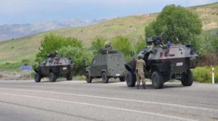 Tunceli'de Iş&ccedil;i Ka&ccedil;ıran PKK'lılar Ile G&uuml;venlik G&uuml;&ccedil;leri Arasında &Ccedil;atışma
