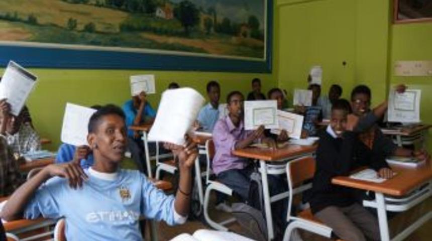 Somali Ve Kenyalı &Ouml;ğrenciler Karne Sevinci Yaşadı