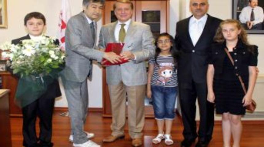 En Başarılı Girişimci &Ouml;d&uuml;l&uuml; İlhan Parseker'e